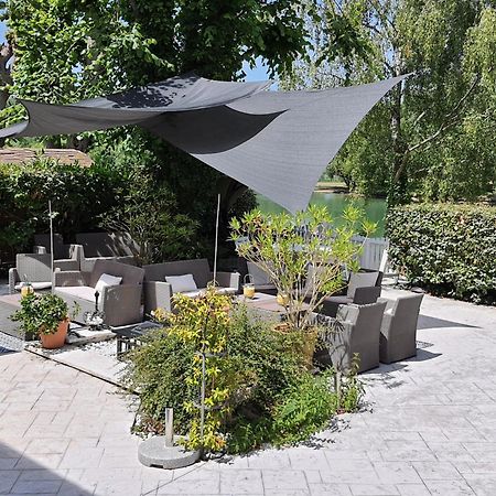 Logis - Hotel & Restaurant Le Gonfalon Germigny-l'Eveque Exterior photo