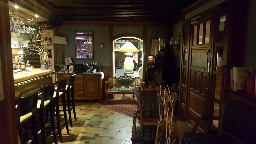 Logis - Hotel & Restaurant Le Gonfalon Germigny-l'Eveque Exterior photo