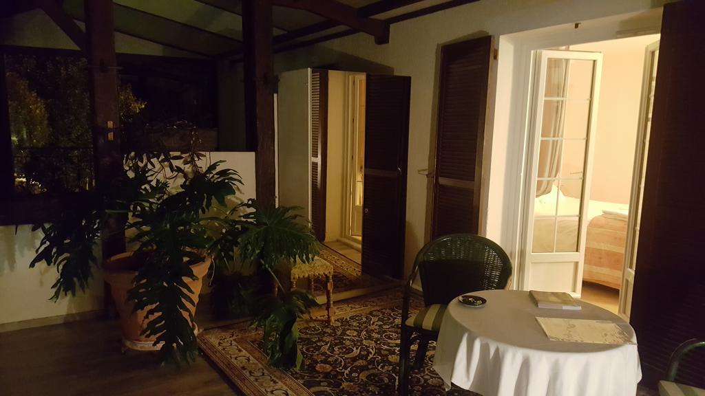 Logis - Hotel & Restaurant Le Gonfalon Germigny-l'Eveque Exterior photo