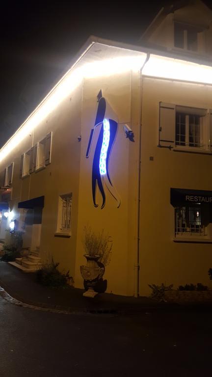 Logis - Hotel & Restaurant Le Gonfalon Germigny-l'Eveque Exterior photo