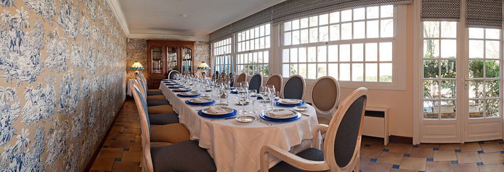 Logis - Hotel & Restaurant Le Gonfalon Germigny-l'Eveque Exterior photo
